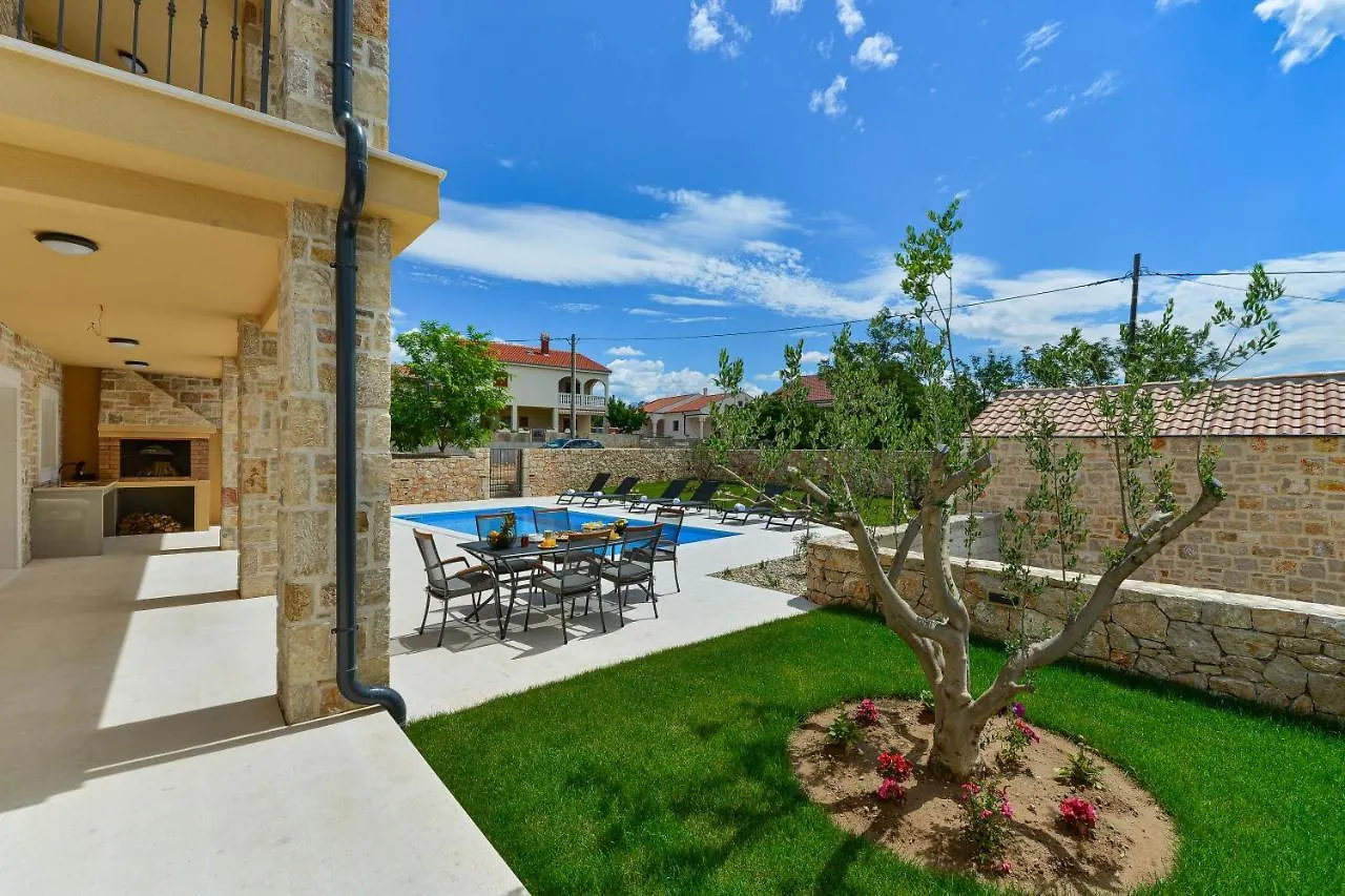 Luxury Stone Villa Banovi With Heated Pool Vinjerac
