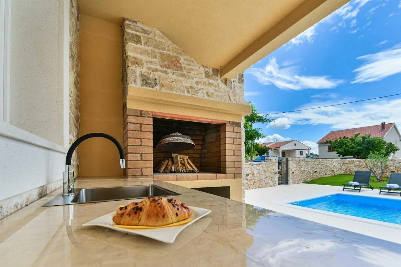 Luxury Stone Villa Banovi With Heated Pool Vinjerac